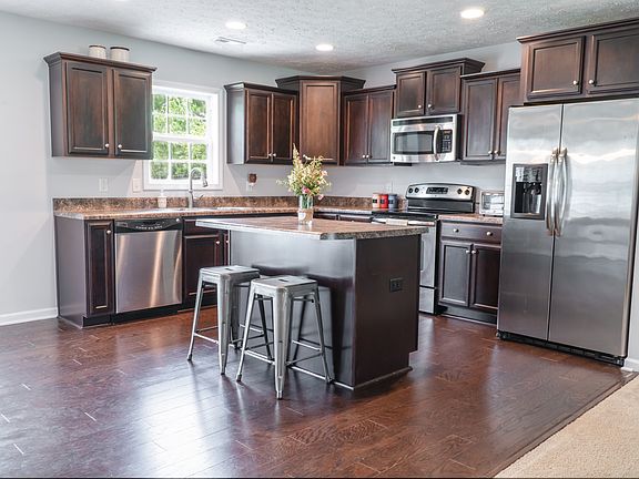 4th image of 216 Marsh Haven Dr