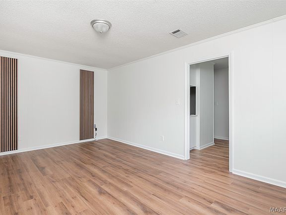 3rd image of 617 Durward Dr