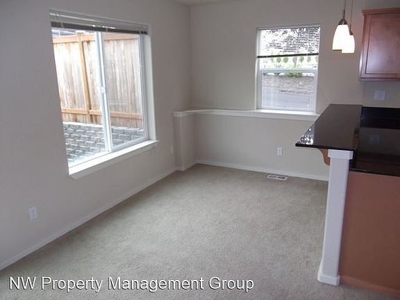 3rd image of 5027 119th St NE