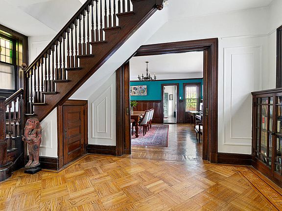 4th image of 177 Winthrop St