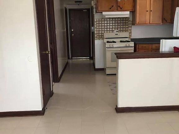 5th image of 242 S Maplewood Ave #1