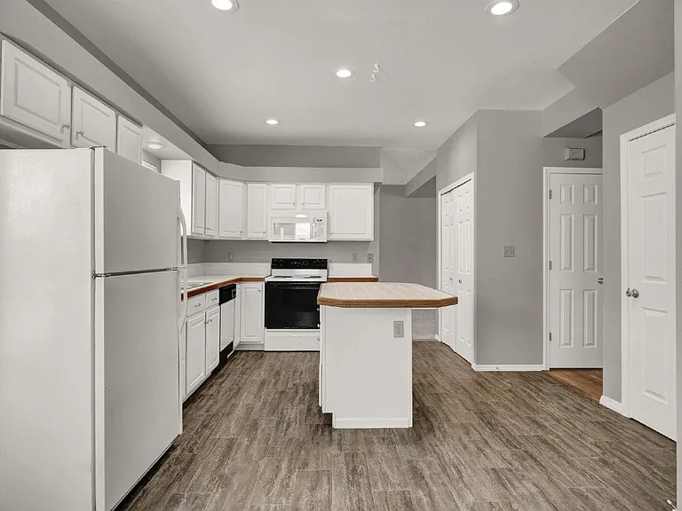 8720 Massey Cir — Photo 15
