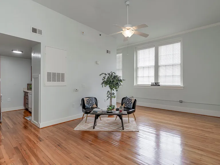 425 E Washington Ave #401-202 — Photo 5