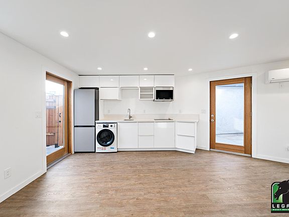3rd image of 1122 W 49th St