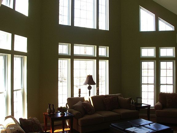 3rd image of 135 Karlhope Blvd