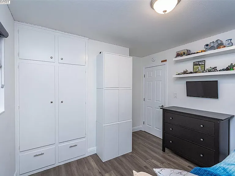 Bedroom 2: staged previously