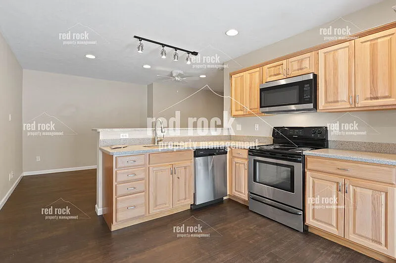 Studio, 1.0 bath, 600 sqft, $1,100 — Photo 4