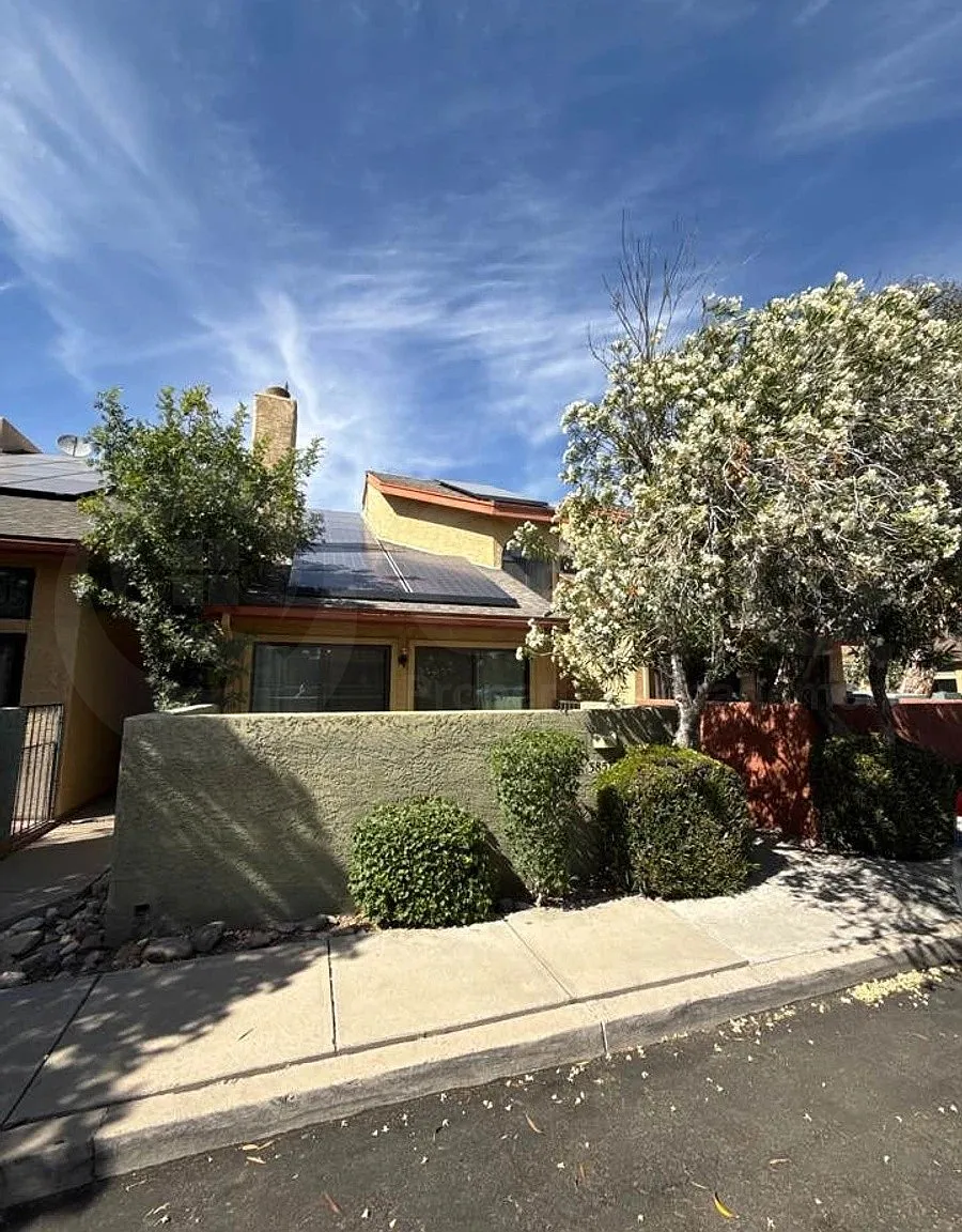 2 bed, 2.0 bath, 1096 sqft, $1,599 — Photo 2