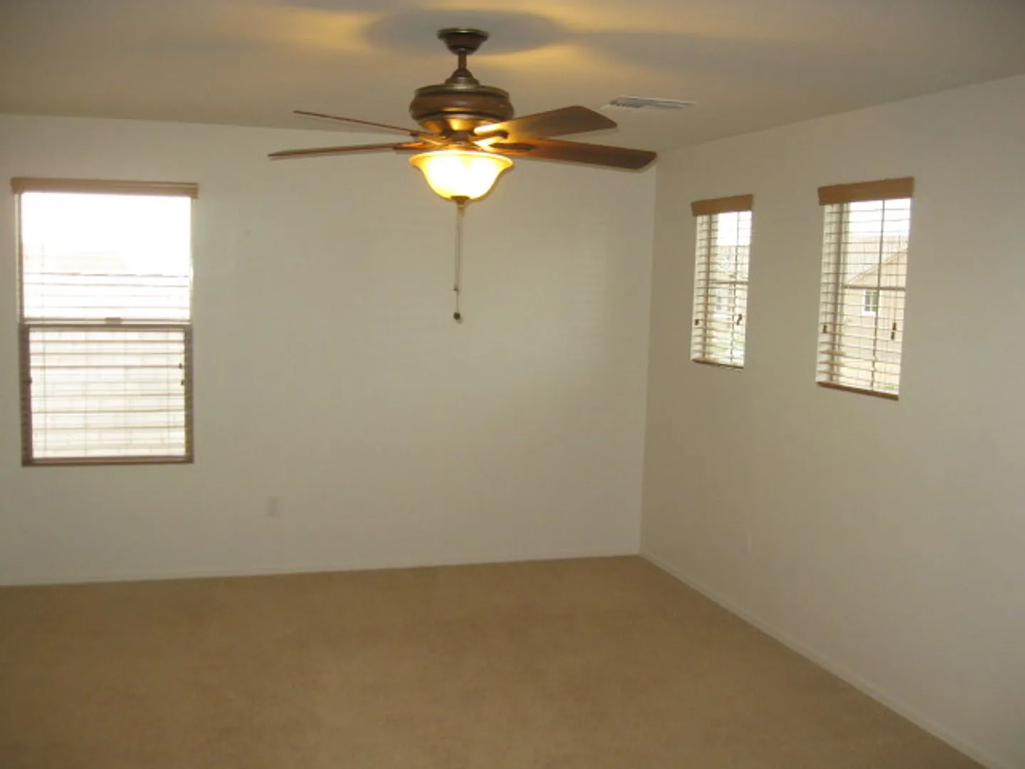 Rancho Sahuarita, 4 Bedroom 3 Bath, Family Room, Granite, Tile Flooring, Flagstone Patio — Photo 2