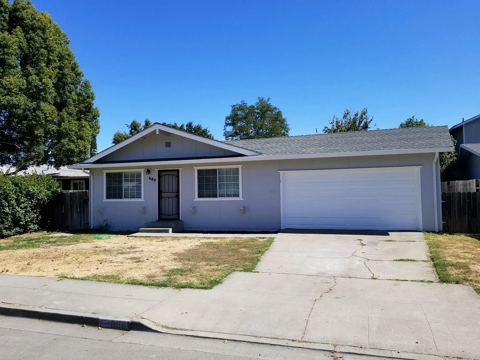 689 Nightingale St photo 1