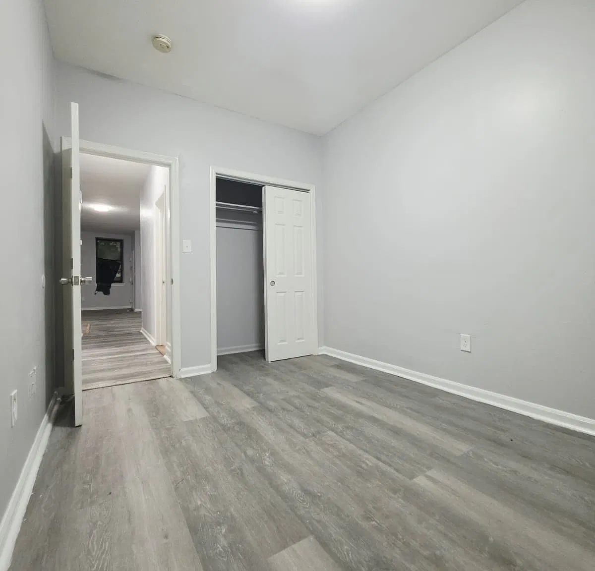 3 bed, 1000 sqft, $2,200 — Photo 4