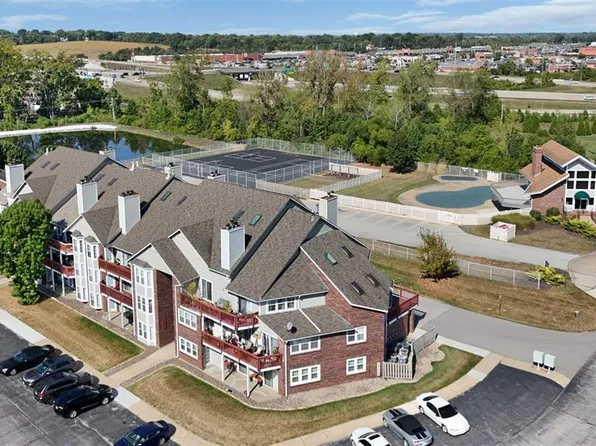 327 Shirley Ridge Dr #327B, Saint Charles, MO 63304