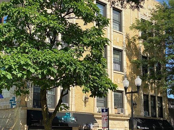 2nd image of 4505 N Lincoln Ave APT 3H
