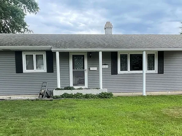 625 W Pauline St, Taylorville, IL 62568