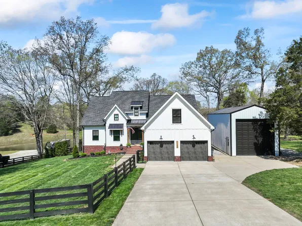 1133 Ridgecrest Dr, Dickson, TN 37055