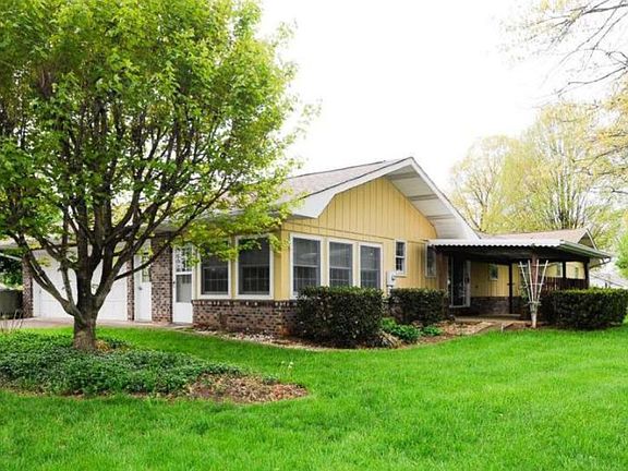 2nd image of 701 Grandview Dr