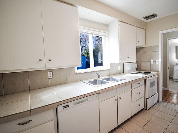 2nd image of 2121 N Kilpatrick St #2123