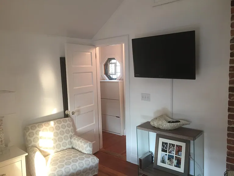 Master Bedroom (alternate view)