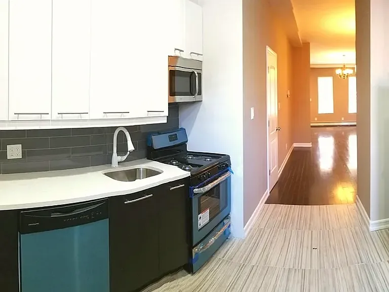 2137 Belmont Ave — Photo 7