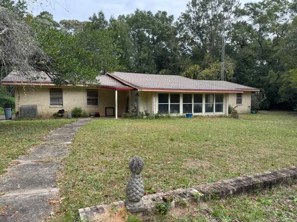 3211 Maple St, Crestview, FL 32539