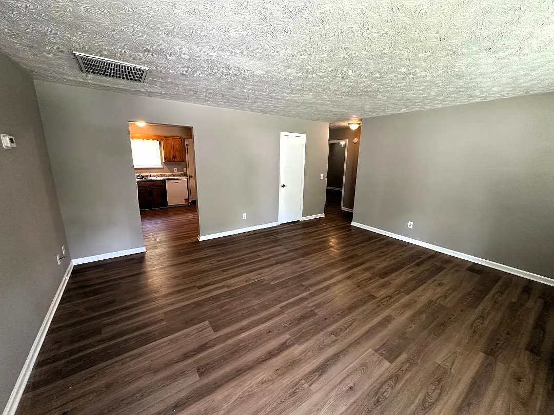 2 bed, 1.5 bath, 960 sqft, $995 — Photo 3