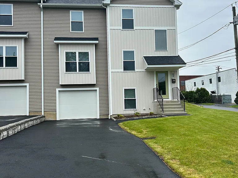 62 Soundview Ave — Photo 2