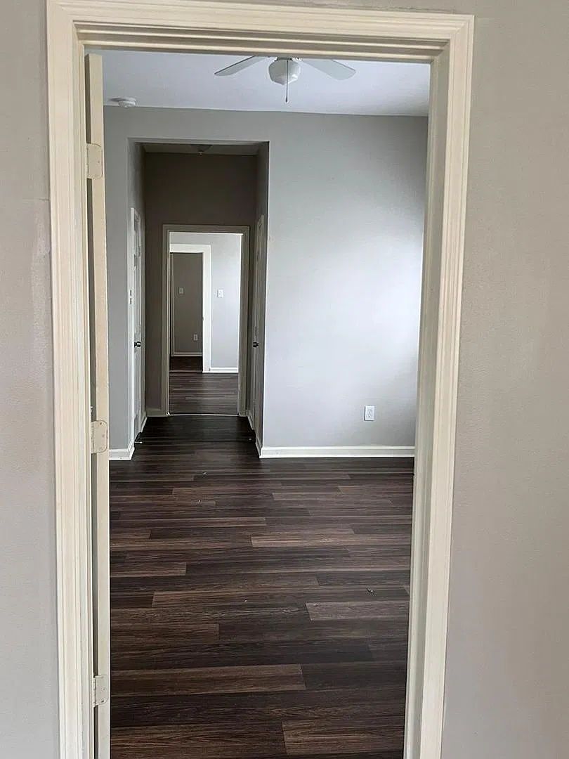 1405 Main — Photo 4