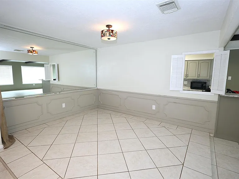9422 Claridge Dr — Photo 4