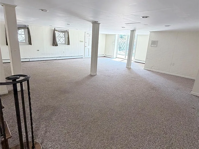 216 Maple Ave — Photo 19