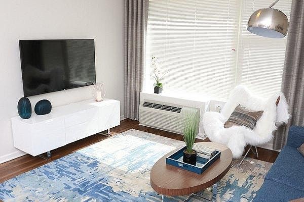 1st image of 524 Summit Ave #1001