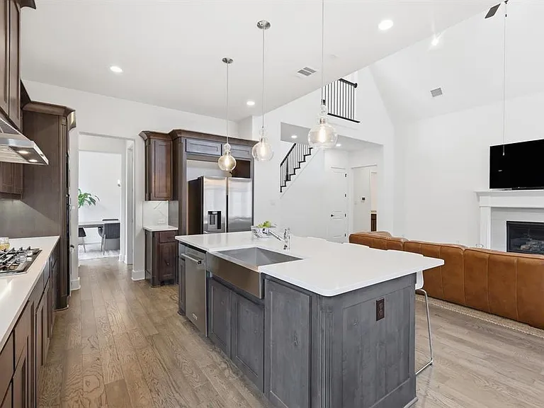 2020 Grey Bark St — Photo 10