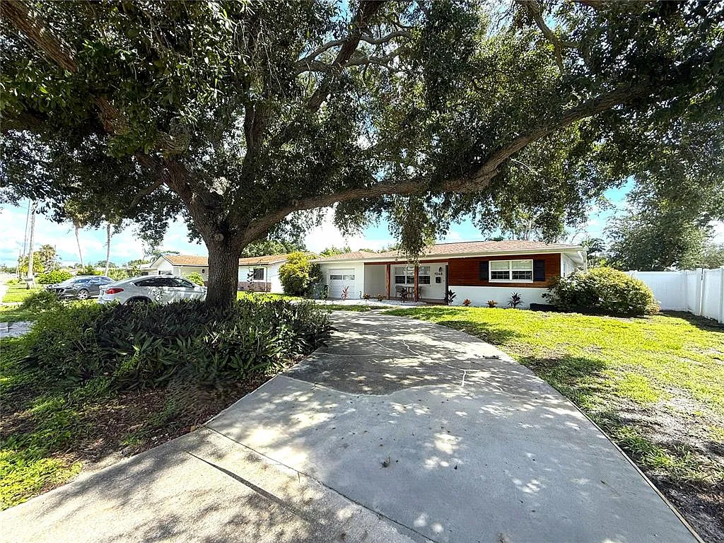 3 bed, 2.0 bath, 1762 sqft, $2,900 — Photo 3