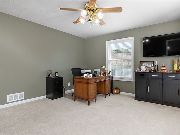 4th image of 1460 Colburn Dr