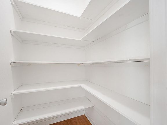4th image of 257 Melissa Ave