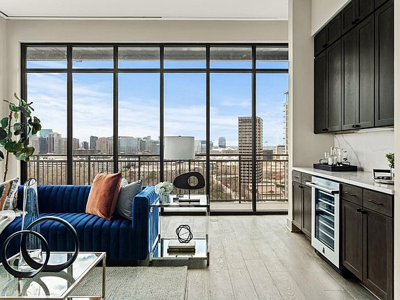 2nd image of 3333 Oak Grove Ave #1301