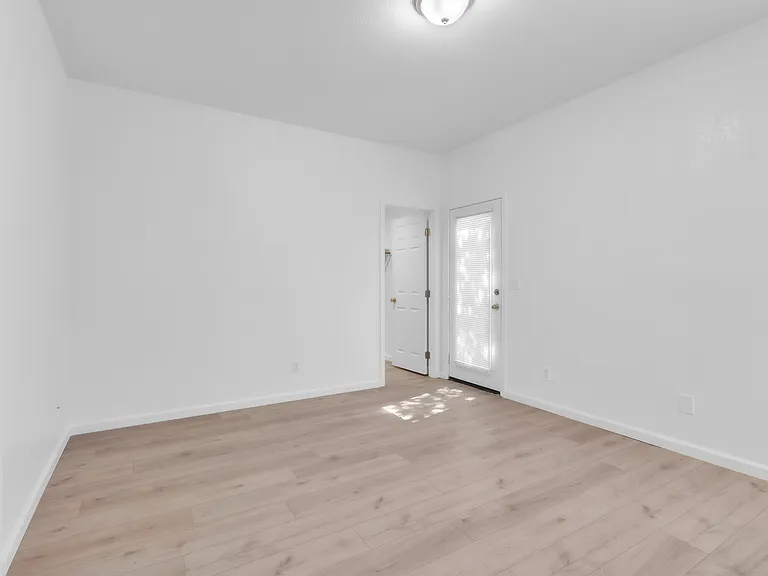 1909 Lindsay Dr — Photo 8