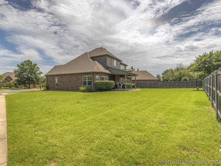 4902 S 165th East Ave — Photo 49