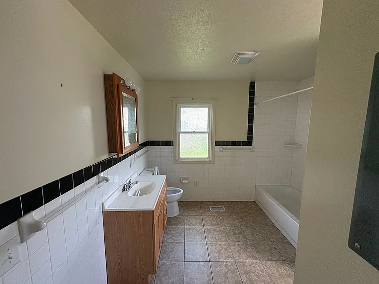 2909 W John St — Photo 7
