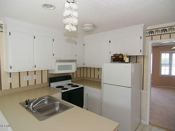 5th image of 3822 Sterling Pointe Dr Unit L5