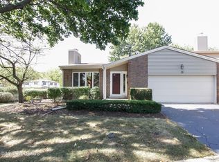 19 Pebblewood Trl, Naperville, IL 60563