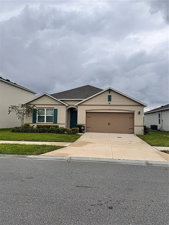 4 bed, 2.0 bath, 1828 sqft, $2,400 — Photo 1