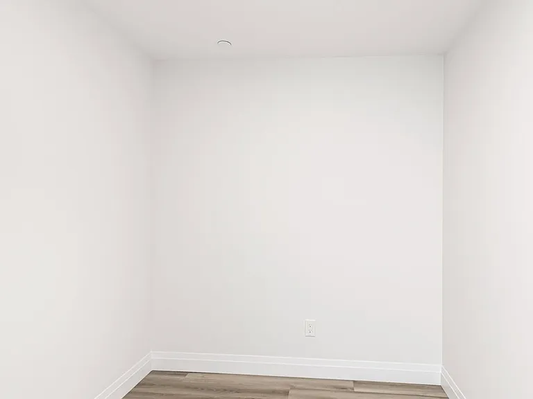 153 Wilson St W #105 — Photo 24