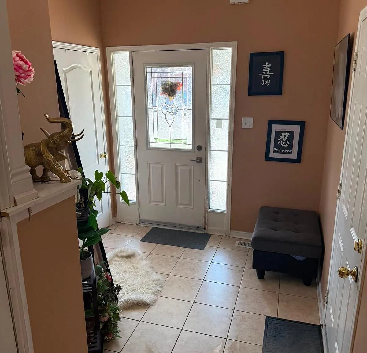4 bed, $2,800 — Photo 1
