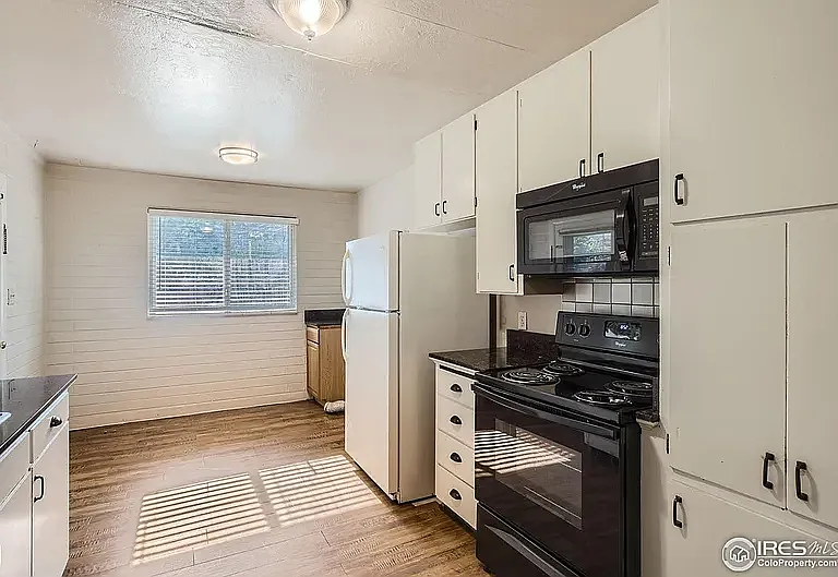 1308 Castlerock Dr — Photo 4