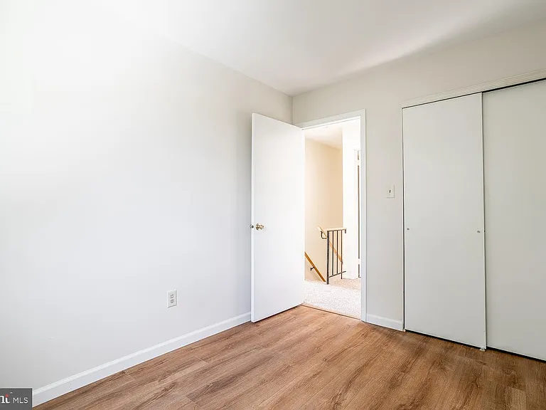 10 Honey Locust Ln — Photo 24