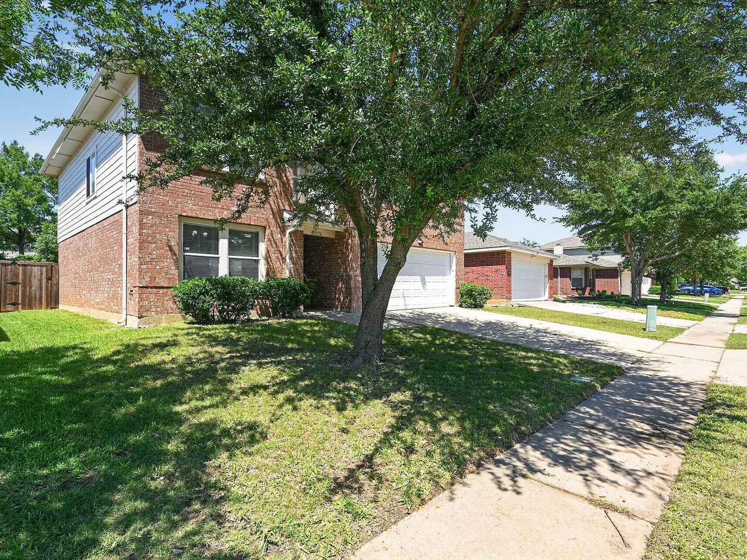4 bed, 2.5 bath, 2207 sqft, $3,200 — Photo 2