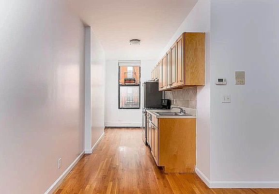 2nd image of 4 Bleecker St #310