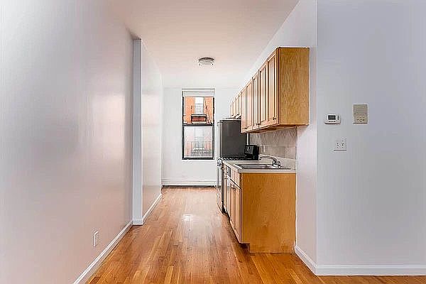 1st image of 4 Bleecker St #313