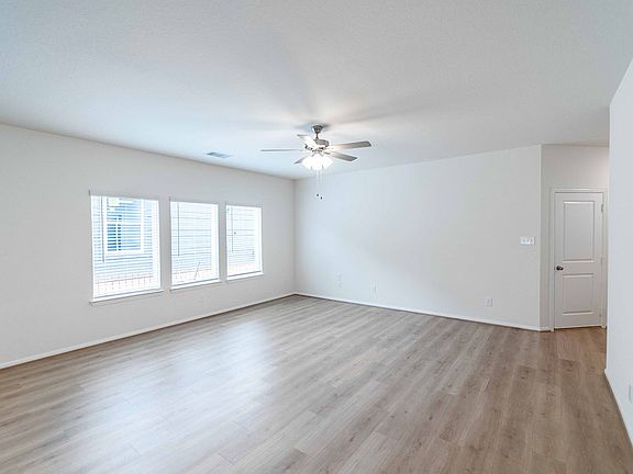 5th image of 25035 Apricot Dr