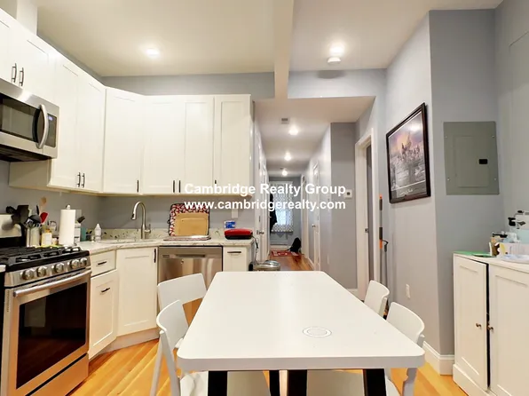 136 Oxford St #1, Cambridge, MA 02140